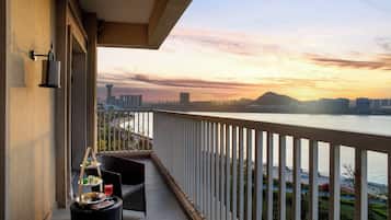 Premium bedding, down comforters, minibar, in-room safe