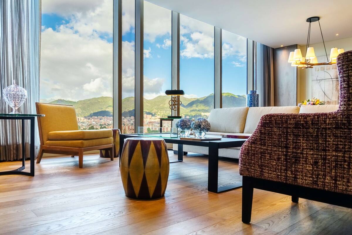 premium bedding, down duvets, free minibar items, in-room safe