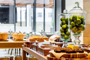 Frukostbuffé varje dag mot avgift
