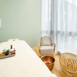 Couples treatment room(s), sauna, hot tub, steam room