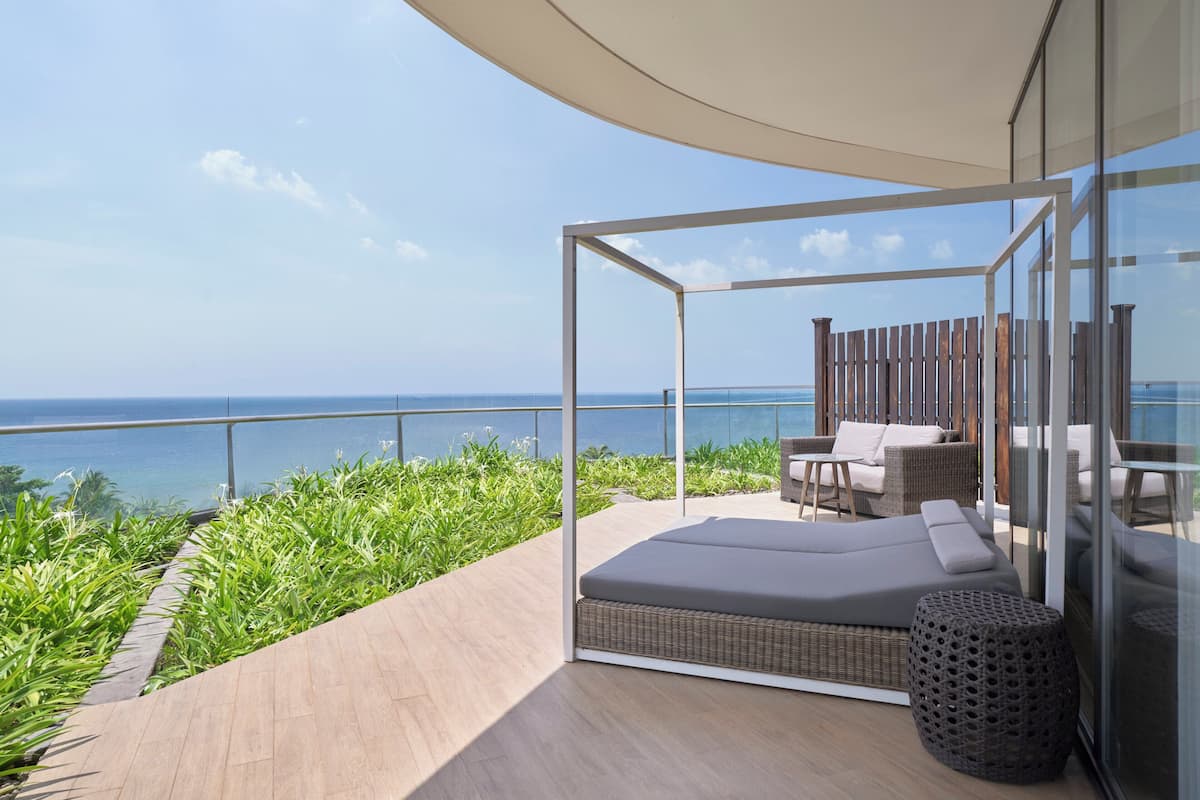 Frette Italian sheets, premium bedding, down duvets, free minibar items