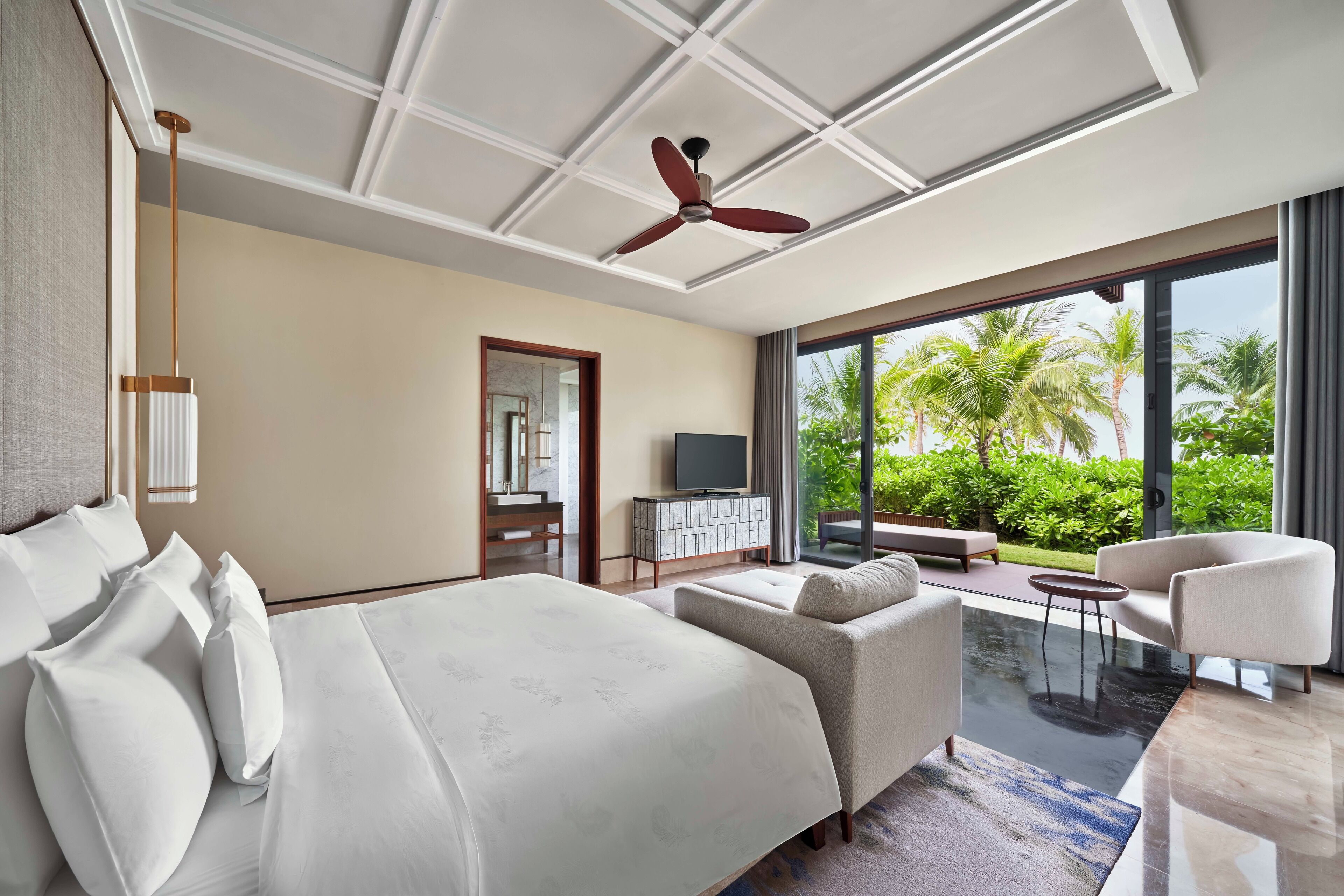 Villa, 4 habitaciones, con acceso al salón lounge del club, frente al océano | Sábanas italianas Frette, ropa de cama de alta calidad y edredón 