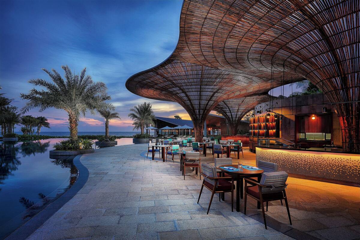 4 restaurants, breakfast, lunch, dinner served; italian cuisine