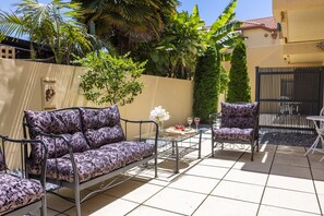 高档床上用品、羽绒被、特色家居、笔记本电脑工作区