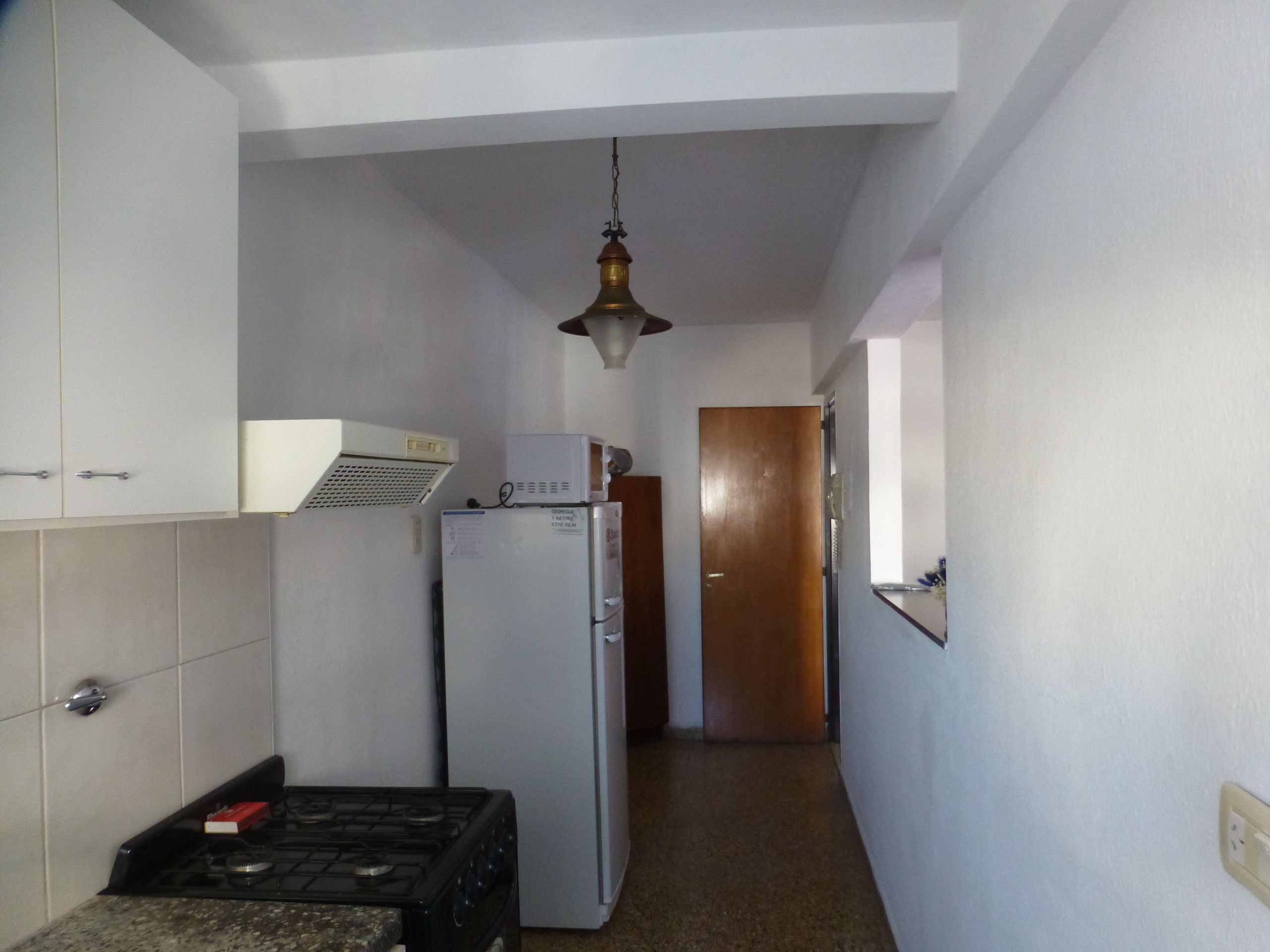 Full-sized fridge, microwave, oven, stovetop