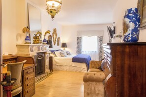 Edward III | Roupas de cama premium, frigobar, cofres nos quartos, escrivaninha