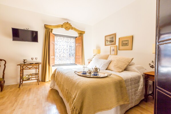 Williams I | Roupas de cama premium, frigobar, cofres nos quartos, escrivaninha