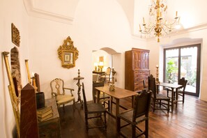 Café da manhã continental grátis todos os dias