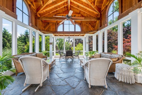 Gorgeous Hudson River Estate-with Pool and Winter Jacuzzi