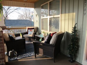 Property grounds - Kathy's Kottage. Bungalow on the side of Missionary Ridge, Furry Friends Welcome (Chattanooga)