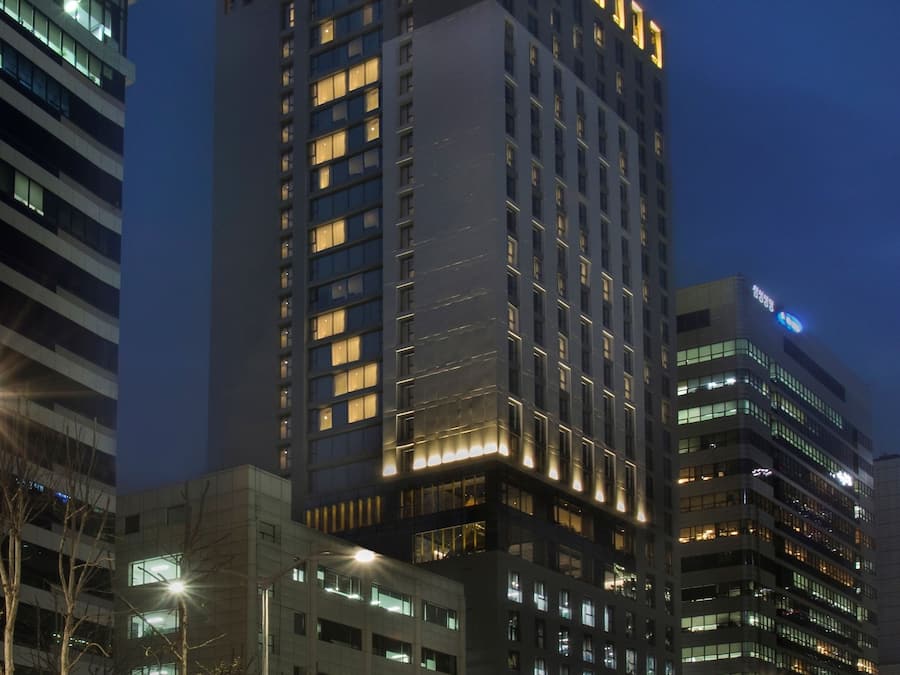 Front of property - evening/night