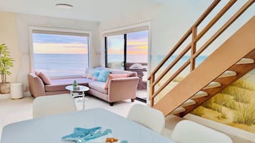 Smart TV, fireplace, DVD player, books