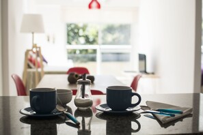 City Apartment, 1 Bedroom, Kitchen, Tower | In-room dining