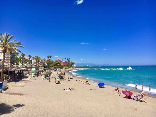 Beach nearby - Disinfected Casa CLAUDIA: luxurious, 3 bedrooms, 4 pools, WIFI, AC, beach close (Benalmádena)