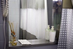 Shower, free toiletries, hair dryer, bidet - Green depto (Córdoba)