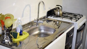 Coffee/tea maker, full-size fridge, microwave, oven - Green depto (Córdoba)