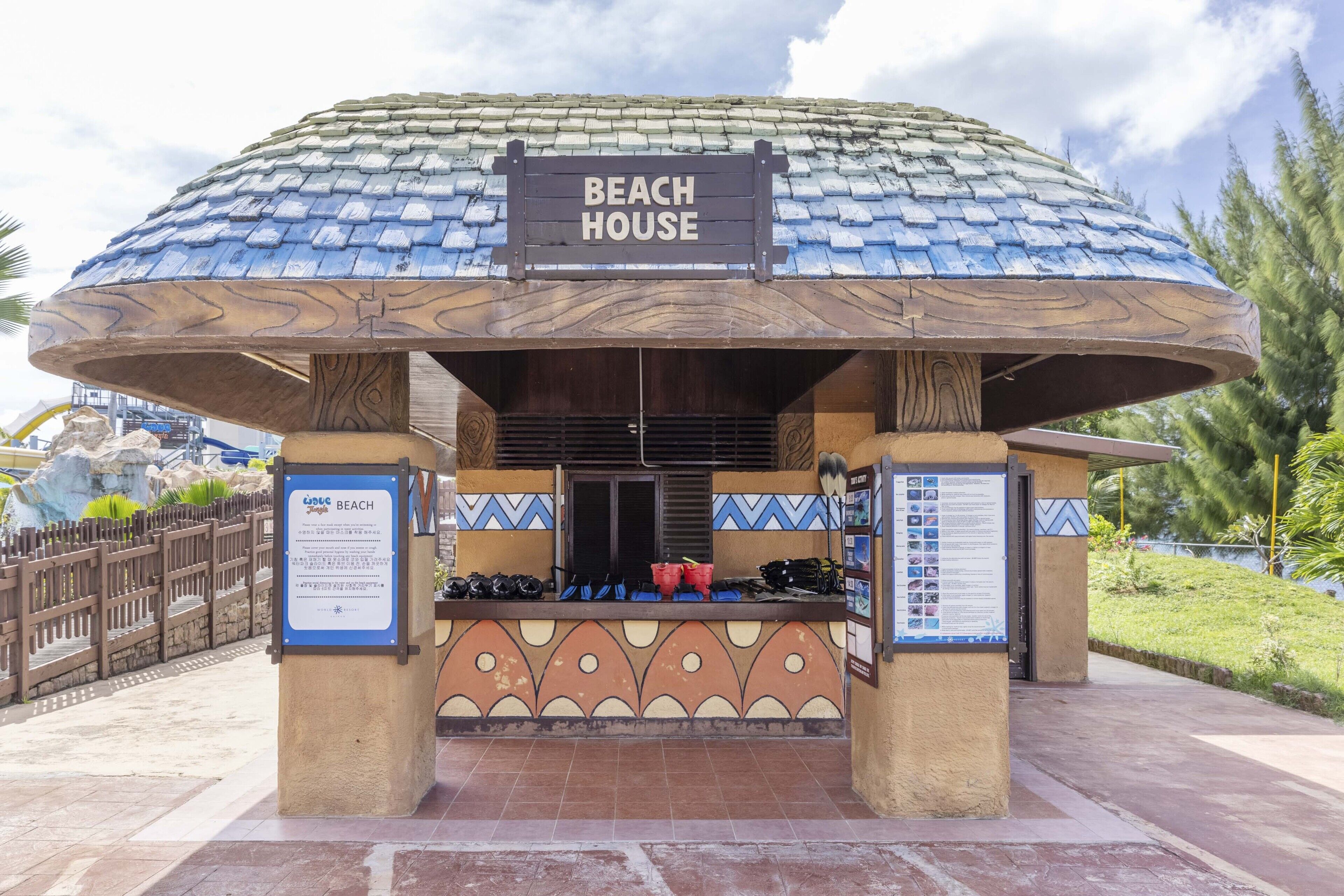 5 outdoor pools, pool cabanas (surcharge), pool umbrellas