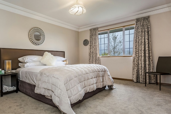 Standard Room, 1 Bedroom, Garden View with Shared Bathroom | Soundproofing, iron/ironing board, free WiFi, bed sheets