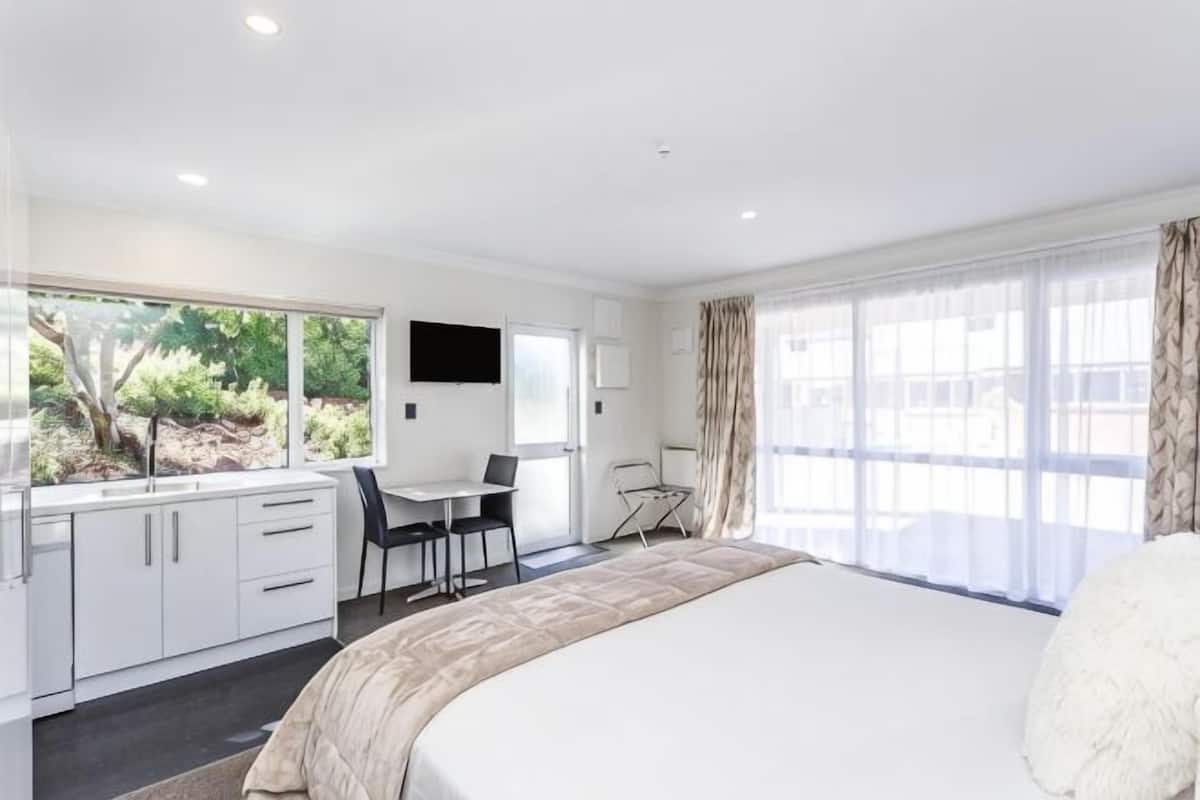 Soundproofing, iron/ironing board, free WiFi, bed sheets