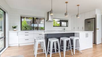 Rumah, 4 kamar tidur | Dapur pribadi | Lemari es, microwave, oven, dan kompor