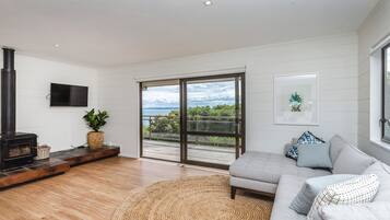 4 Bedroom House | Living area | Flat-screen TV, Netflix