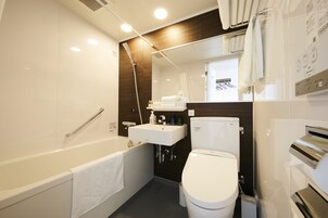 Duş/küvet kombinasyonu, ücretsiz banyo/kozmetik ürünleri 