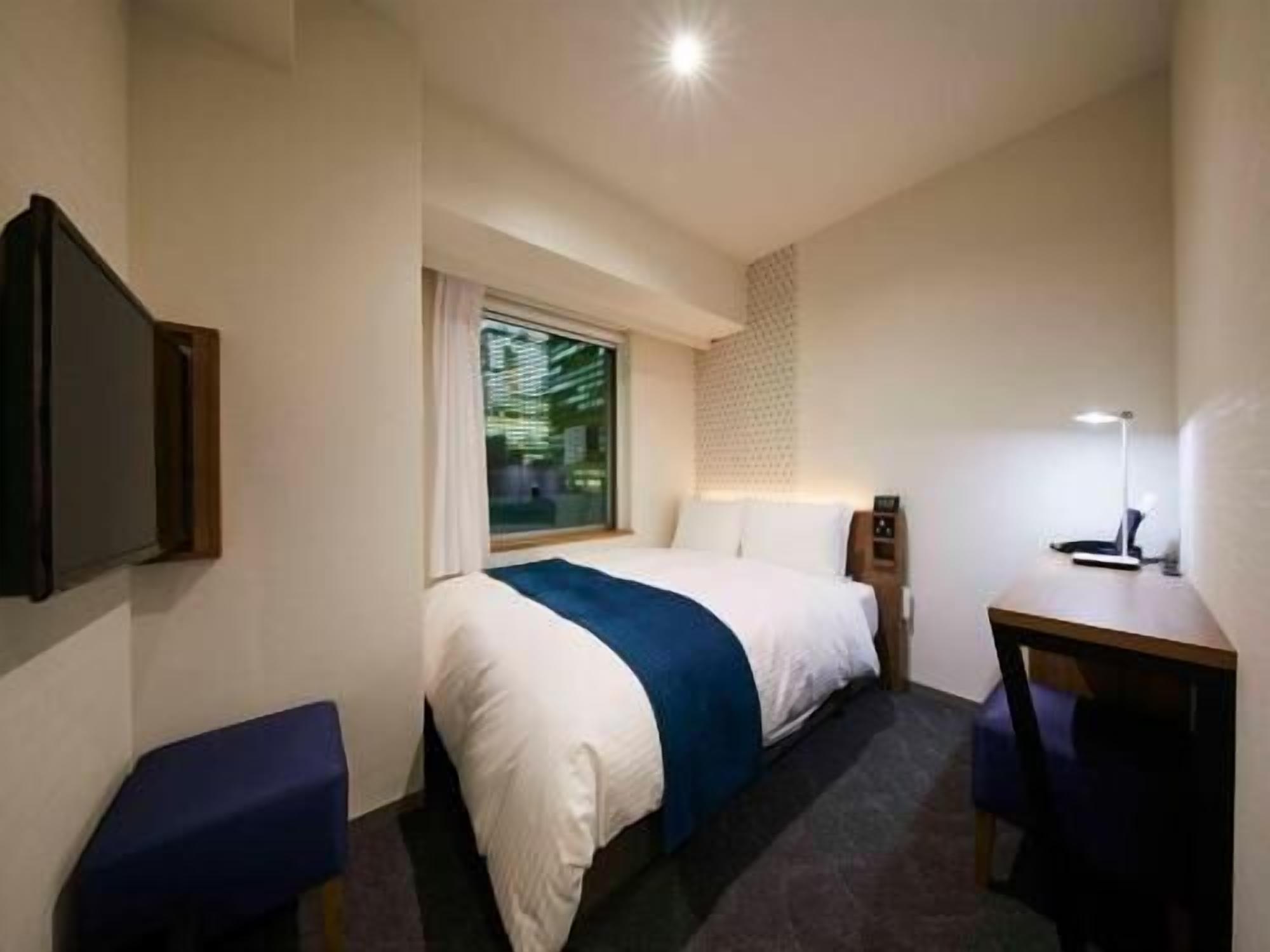 Down comforters, in-room safe, soundproofing, free WiFi
