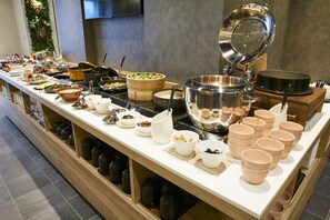 朝食 (ビュッフェ)、毎日提供 (有料)