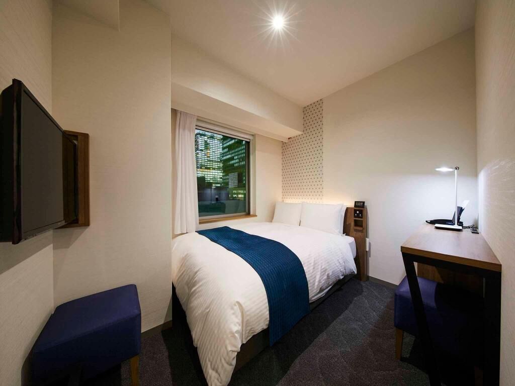 Down comforters, in-room safe, soundproofing, free WiFi
