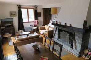 TV, fireplace, DVD player, table football - Val D'Allos mountain chalet for 8 people (Villars-Colmars)