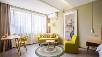 In-room safe, desk, free WiFi