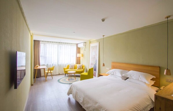 In-room safe, desk, free WiFi