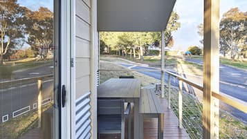 Quartz 3 Bedroom Cabin | Terrace/patio