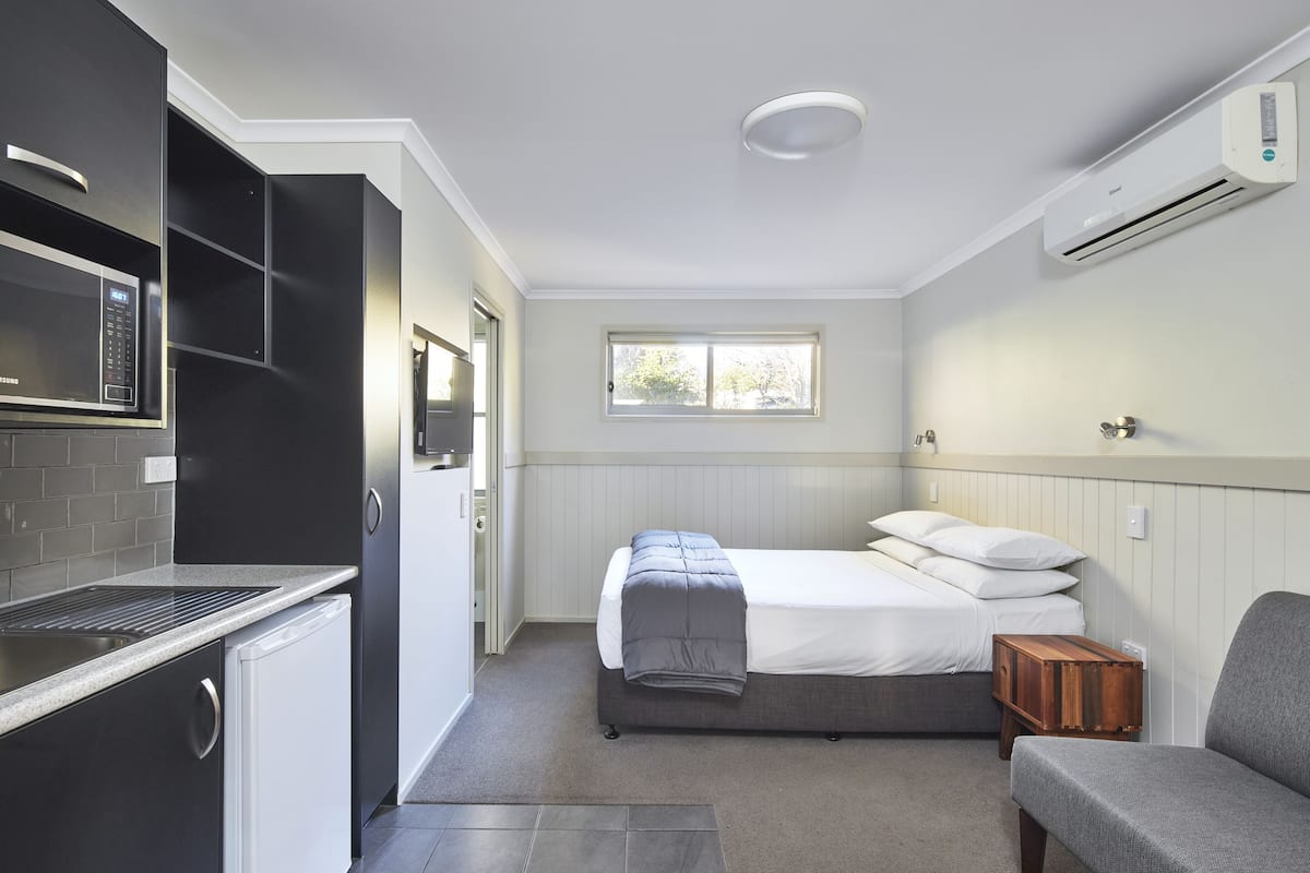 Monolocale, 1 letto queen | Ferro/asse da stiro, Wi-Fi gratuito, lenzuola