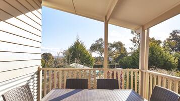 Cabin, 2 Bedrooms | Teres/patio