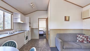 Two Bedroom Settlers Cottage | 客廳 | 平面電視