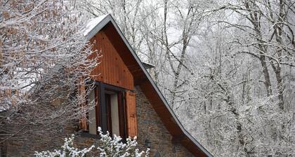 Charming 3* chalet 5 minutes from Luchon Centre and 15 minutes from Peyragudes. Enclosed garden