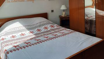 5 bedrooms, soundproofing, iron/ironing board, free WiFi