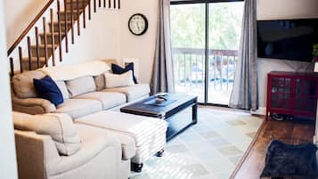 Smart TV, fireplace, DVD player, books