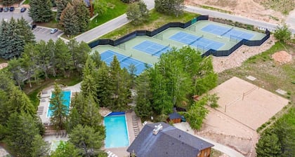 Cozy Condo at Canyons Village Park City Resort, 2 BR + Loft