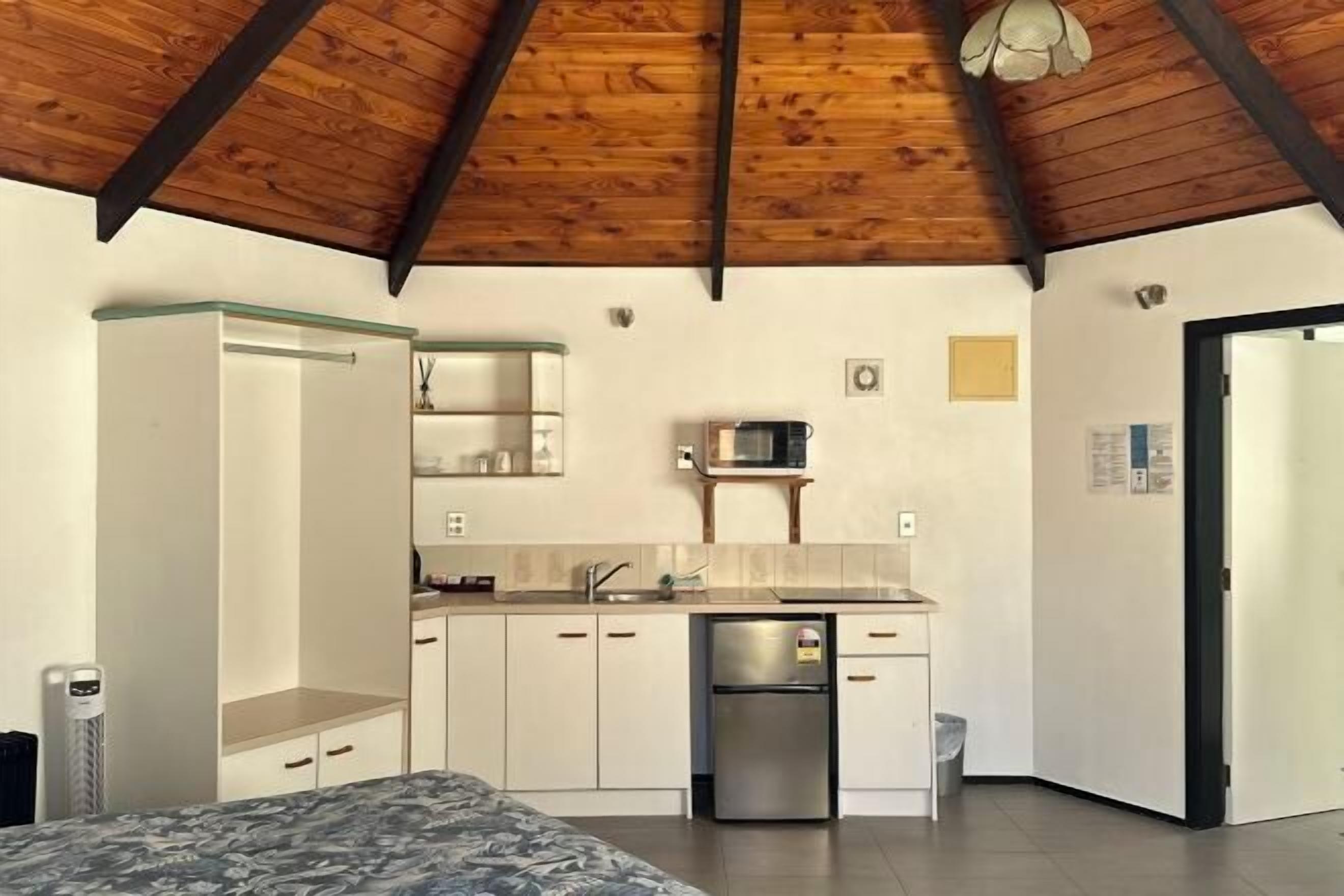 Premium bedding, pillowtop beds, free minibar, blackout drapes