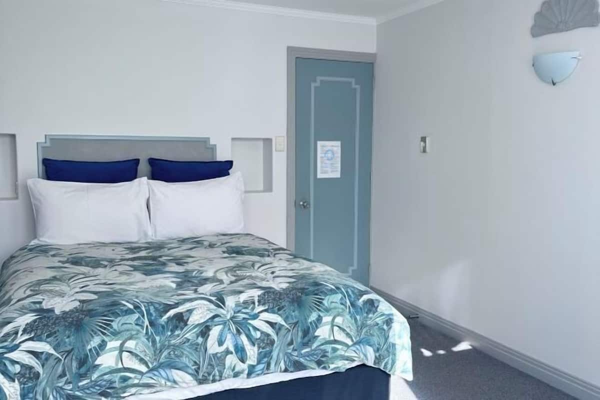1 bedroom, premium bedding, pillowtop beds, individually decorated