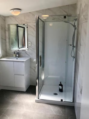 Studio with Spa Bath | Bathroom