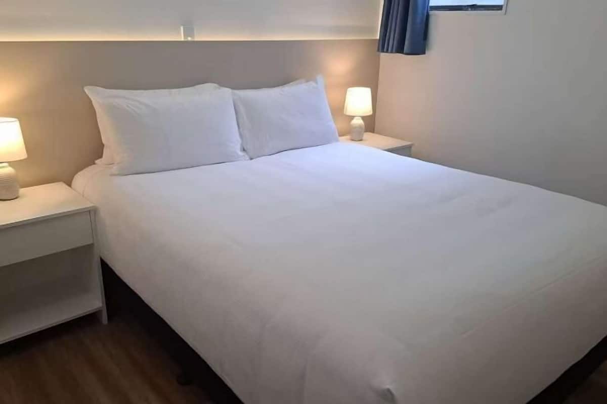 1 bedroom, premium bedding, pillow-top beds, free minibar