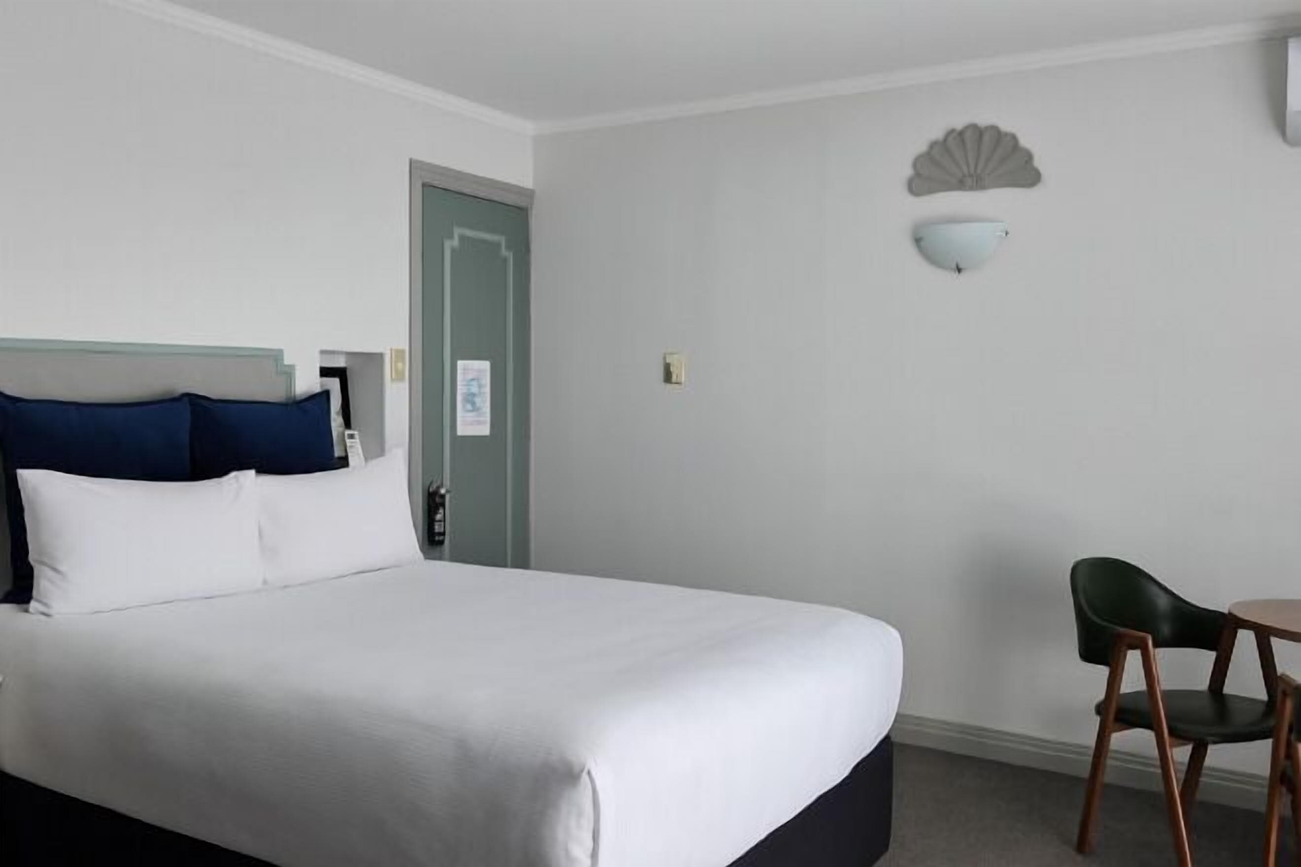 Premium bedding, pillowtop beds, free minibar, blackout drapes