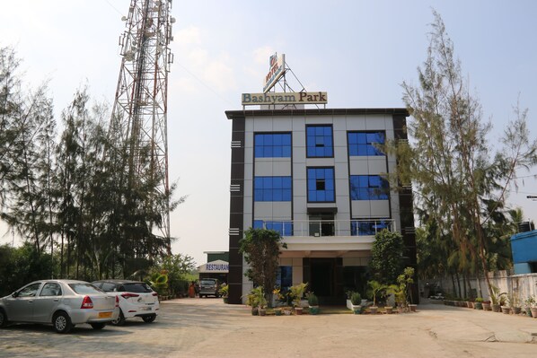 Front of property - Hotel Bashyam Park (Sriperumbudur)