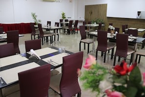 Dining - Hotel Bashyam Park (Sriperumbudur)
