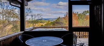 "The Chalet" Shenandoah Valley Getaway w/ Hot Tub near Luray, VA