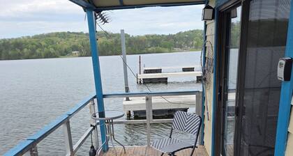 Kelluva hytti järvi Guntersville