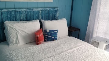 1 bedroom, bed sheets